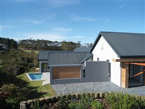 4 Bed House in Pezula Golf Estate