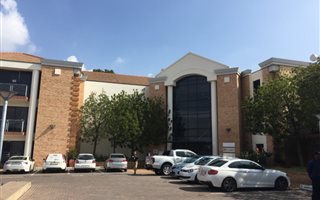360 m² Office Space in Strathavon