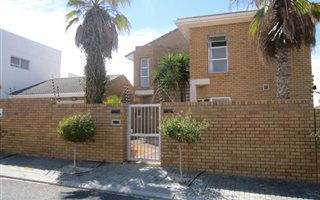 4 Bedroom House in West Beach