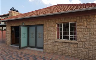 3 Bedroom House in Amberfield