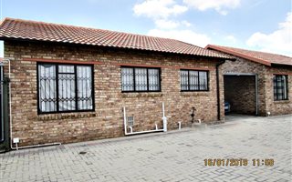 2 Bedroom Townhouse in Witpoortjie