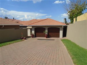 3 Bed Cluster in Helderkruin