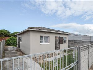 3 Bed House in Ysterplaat