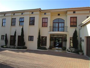 4 Bed Cluster in Bryanston West