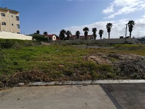 1438 m² Land available in Gustrouw