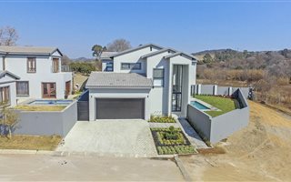 3 Bedroom Cluster in Barbeque Downs