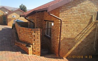 2 Bedroom Townhouse in Safarituine