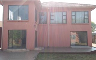 5 Bedroom House in Flora Gardens