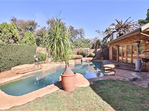 5 Bed House in Zwartkop