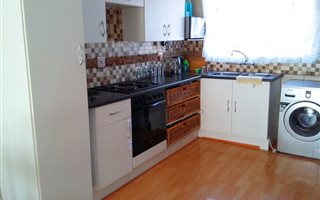 2 Bedroom House in Georginia