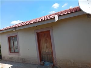 2 Bed House in Etwatwa