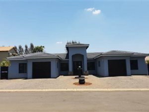 4 Bed House in Raslouw Glen