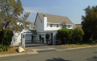 4 Bedroom House in Dainfern Golf Estate