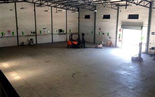 1655 m² Industrial space in Airport Industria