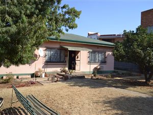 3 Bed House in West Porges