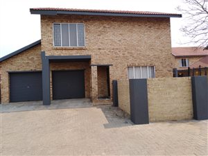 3 Bedroom Townhouse in Rustenburg Central