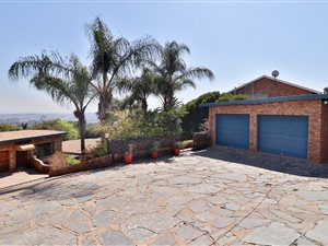 5 Bed House in Waterkloof Glen