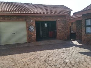 3 Bed House in Daggafontein