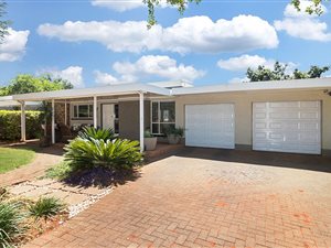 4 Bed House in Meyerspark