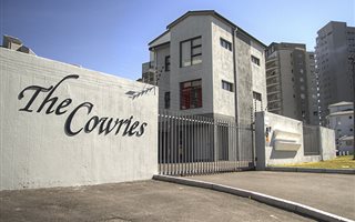 2 Bedroom Apartment in Bloubergstrand