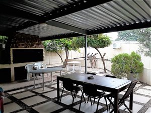 4 Bedroom House in Janssendal