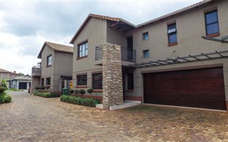 3 Bedroom Cluster in Ebotse Estate