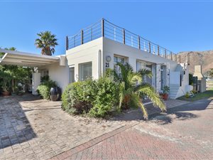 3 Bed House in Gordons Bay Central
