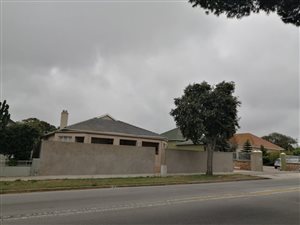 5 Bed House in Newton Park