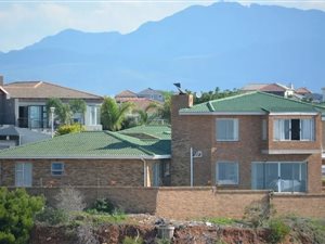 4 Bed House in Menkenkop