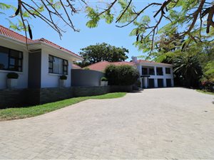 5 Bed House in Beacon Bay