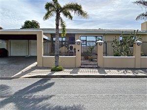4 Bed House in La Rochelle