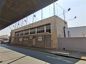 2300 m² Office Space in City and Suburban
