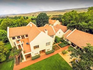 8 ha Farm in Hekpoort