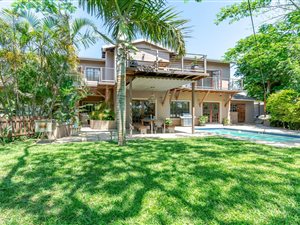 4 Bed House in Westbrook