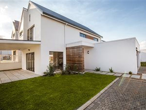 3 Bed House in Emberton Estate