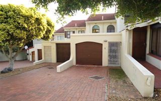2 Bedroom Duplex in Gordons Bay Central