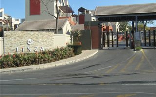 2 Bedroom Townhouse in Pineslopes