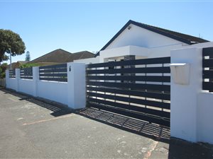 4 Bed House in Bothasig