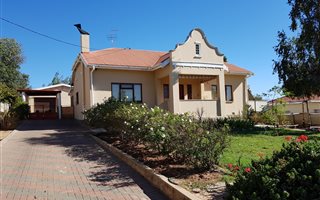 3 Bedroom House in Oudtshoorn Central