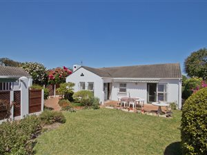 3 Bed House in Bergvliet
