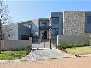 5 Bed House in North Riding AH
