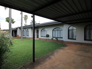 4 Bed House in Dorandia