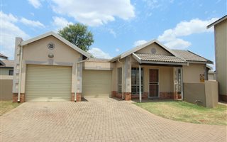 3 Bedroom House in Waterval East