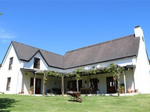 12 ha Farm in Sir Lowrys Pass