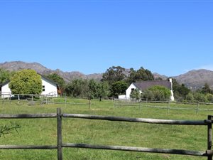 12 ha Farm in Sir Lowrys Pass