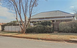 2 Bedroom House in Roodepoort North