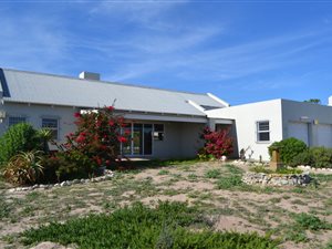 3 Bed House in Long Acres