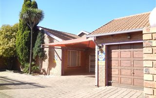 2 Bedroom Townhouse in Highveld Park