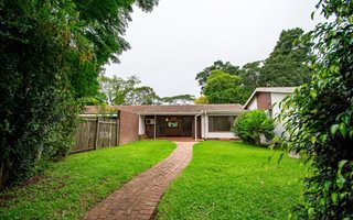 2 Bedroom Simplex in Hillcrest Central