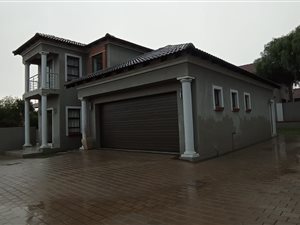 4 Bed House in Amberfield Manor